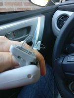 Se coloca sobre las perforaciones y luego se le ponen los nuevos tapones y listo